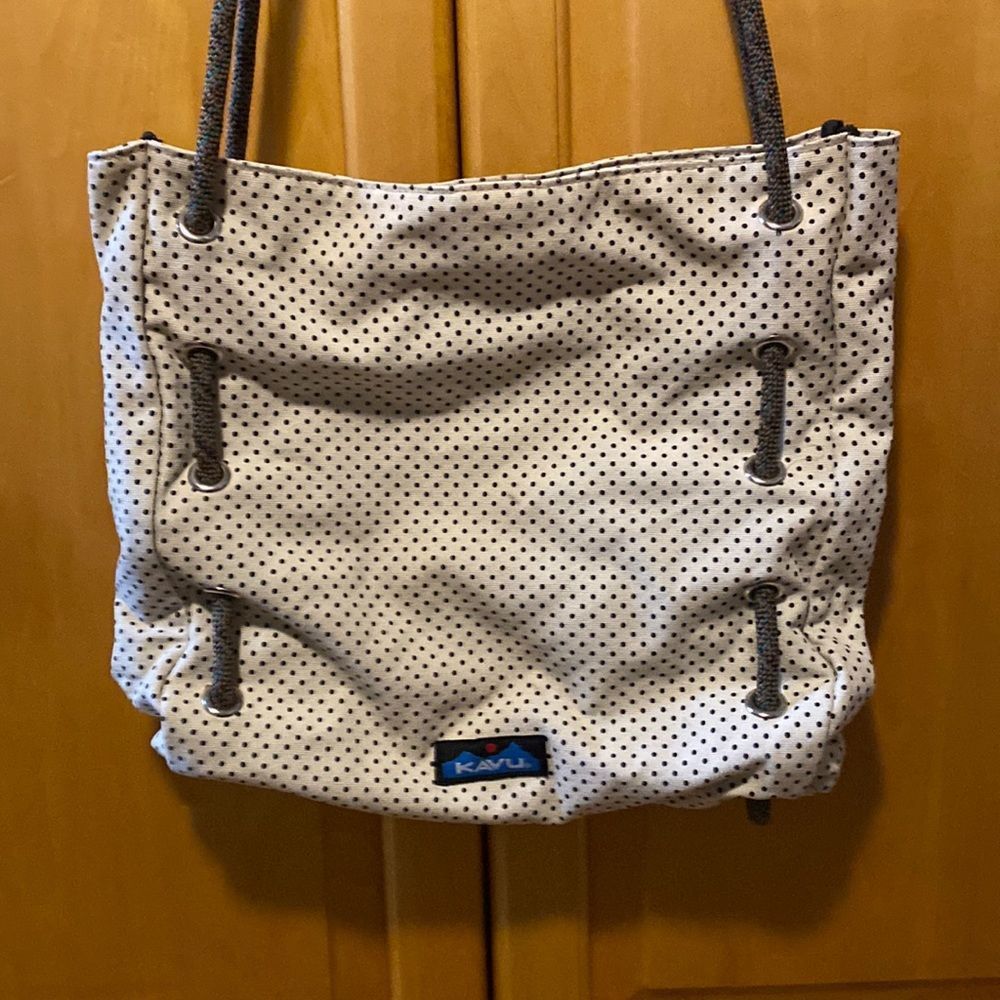 Kavu off white w/black dots crossbody rope handle bag